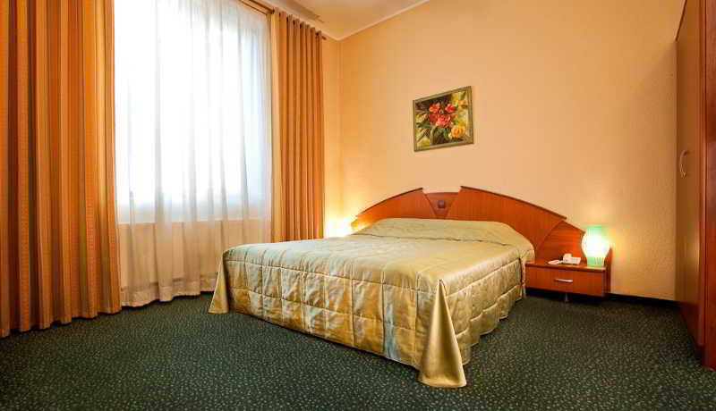 Luna Hotel Chişinău Esterno foto