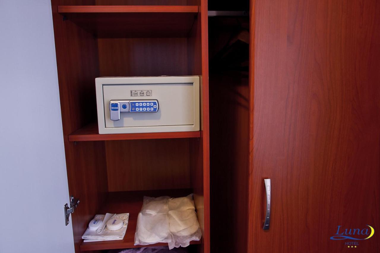 Luna Hotel Chişinău Esterno foto