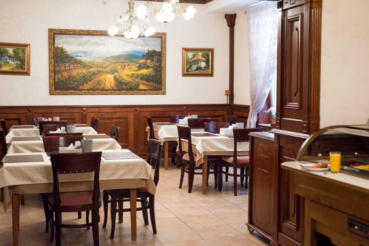 Luna Hotel Chişinău Esterno foto