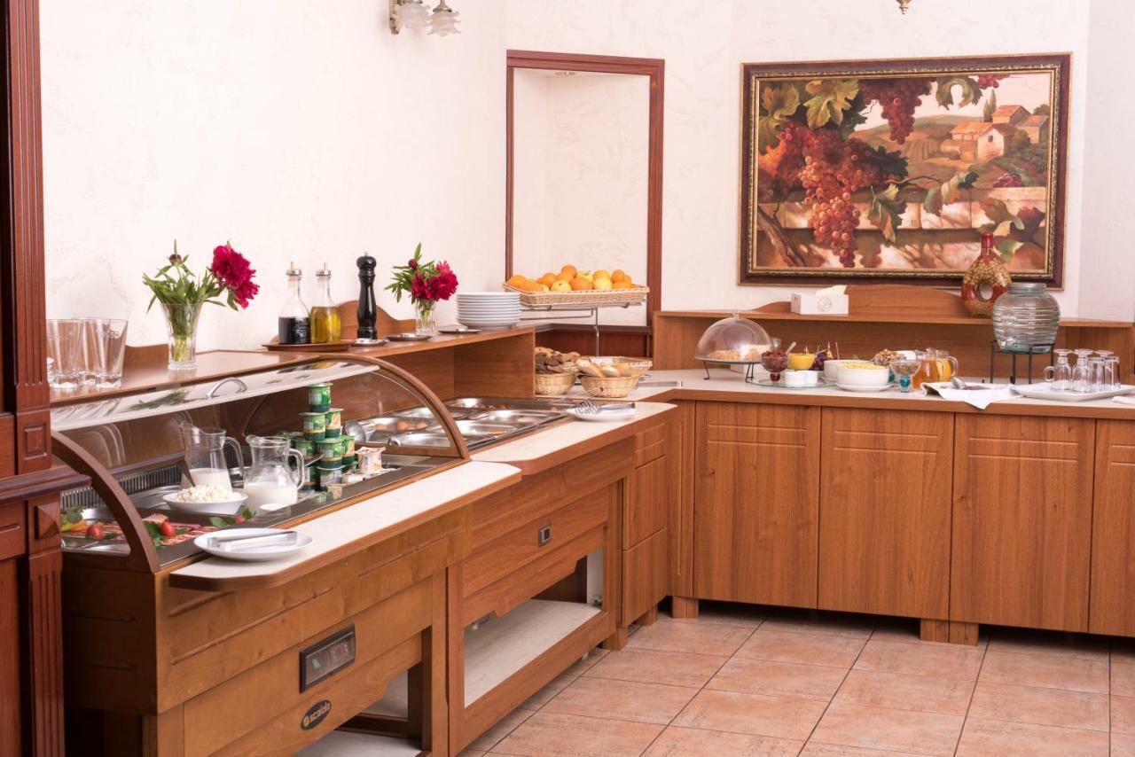 Luna Hotel Chişinău Esterno foto